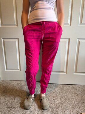 Hot pink Lululemon light weight joggers with pockets